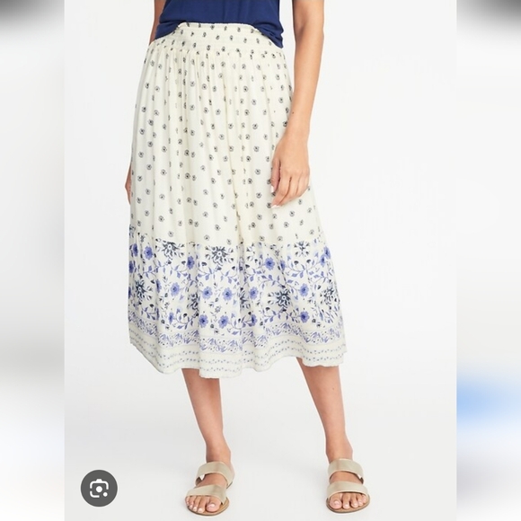 Old Navy Dresses & Skirts - Old Navy San Francisco Cream Blue Floral Smocked Pull on Midi Skirt Size XS Boho